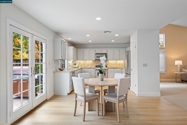 321 Liveoak Ct, Martinez, CA 94553