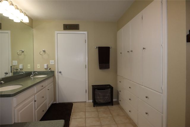 5421 Benbridge Drive, Fort Worth, TX 76107