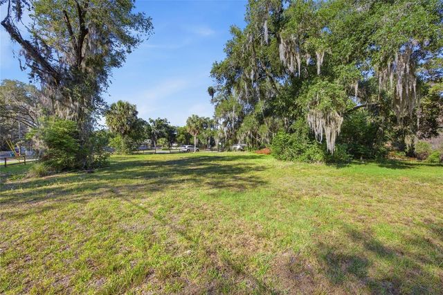 105 W HERMOSA STREET, Lady Lake, FL 32159
