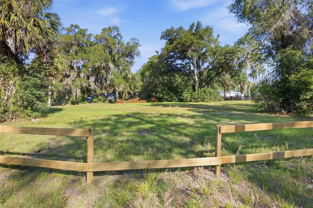 105 W HERMOSA STREET, Lady Lake, FL 32159