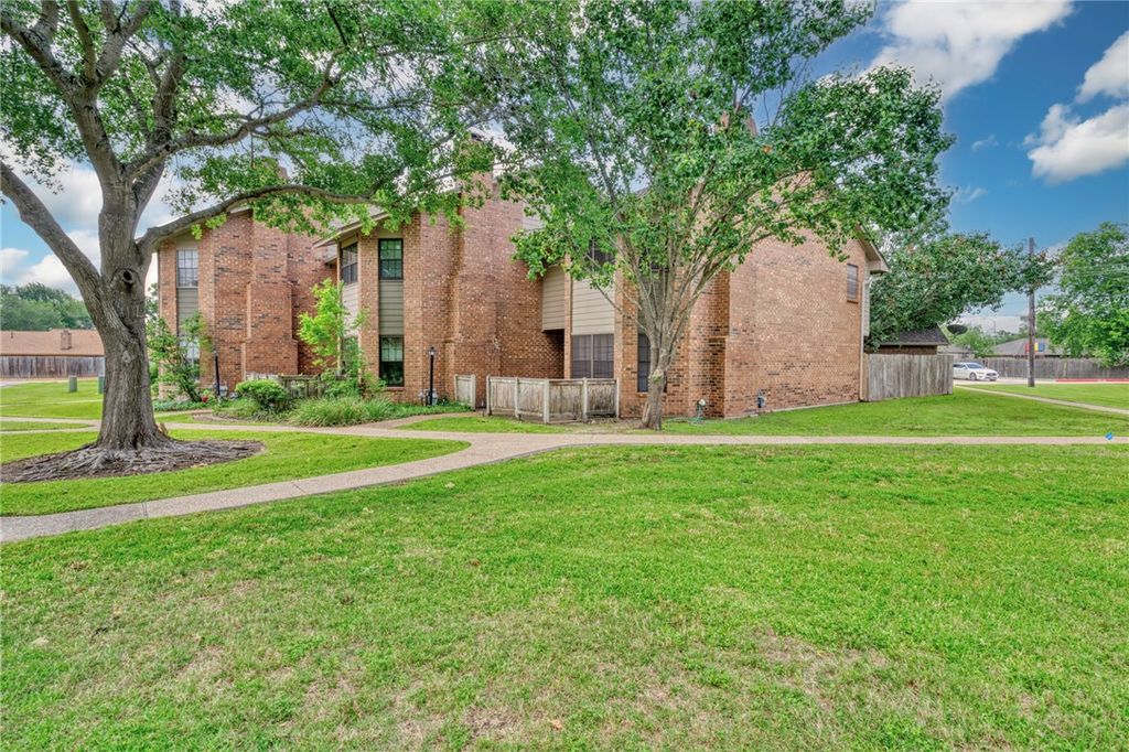 2400 Longmire Drive 303, College Station, TX 77845 — photo 2