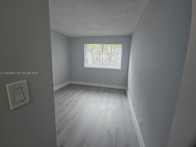 177 Lakeview Dr 103, Weston, FL 33326