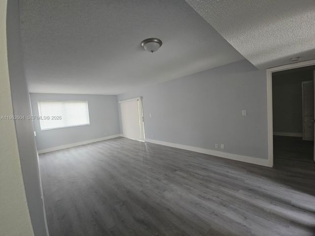 177 Lakeview Dr 103, Weston, FL 33326