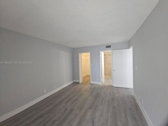 177 Lakeview Dr 103, Weston, FL 33326