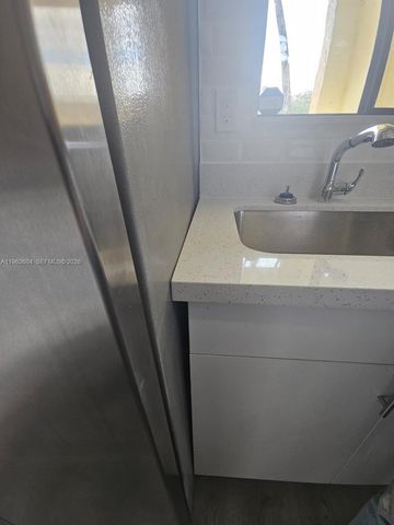 177 Lakeview Dr 103, Weston, FL 33326