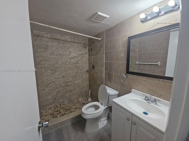 177 Lakeview Dr 103, Weston, FL 33326