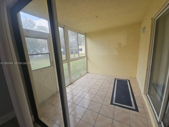 177 Lakeview Dr 103, Weston, FL 33326