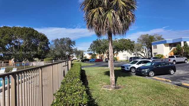 177 Lakeview Dr 103, Weston, FL 33326