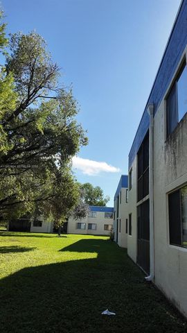 177 Lakeview Dr 103, Weston, FL 33326