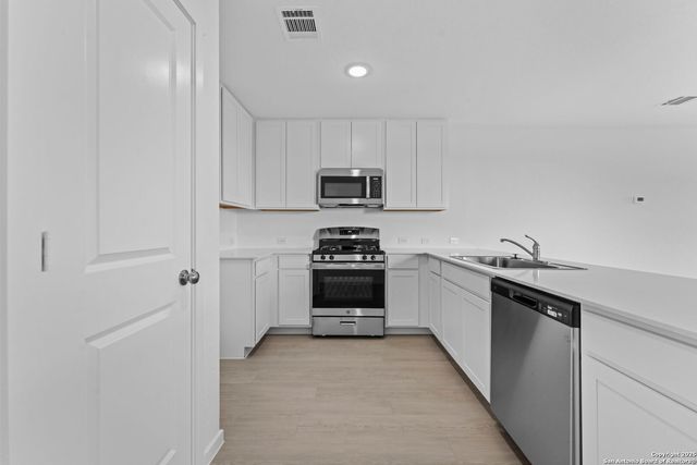 3825 Swift Fox Rd, New Braunfels, TX 78130