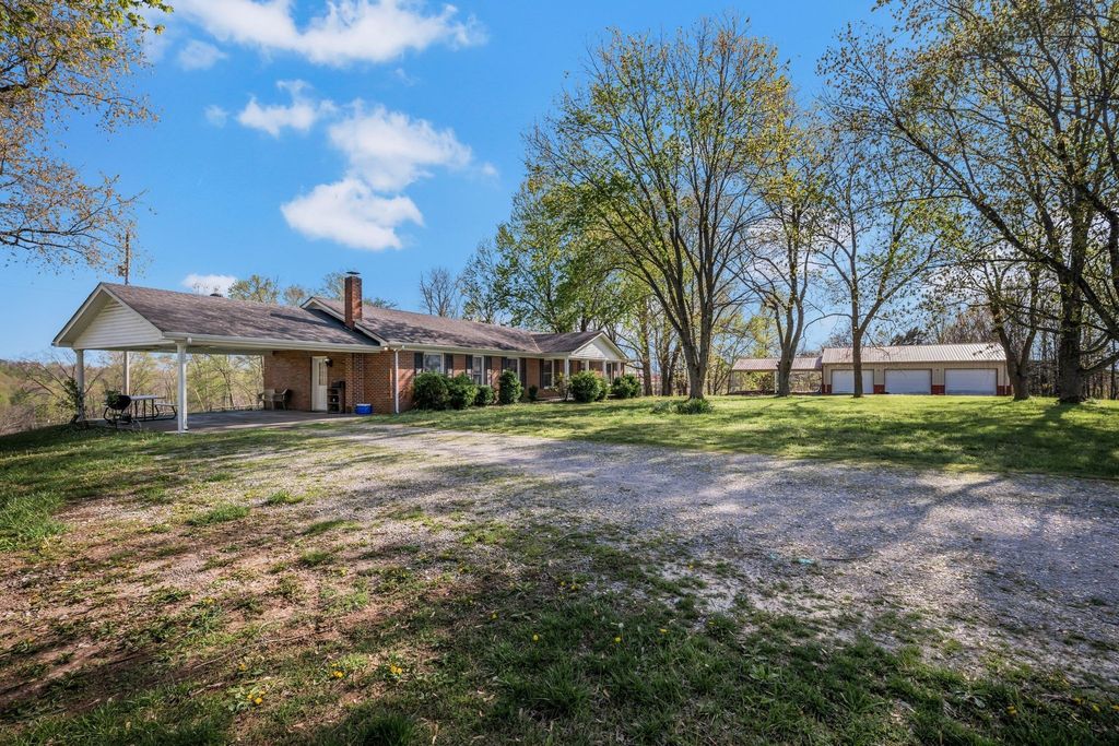 1175 Batson Mill Rd, Charlotte, TN 37036