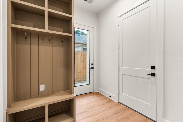 6619 Avenue Q B, Houston, TX 77011