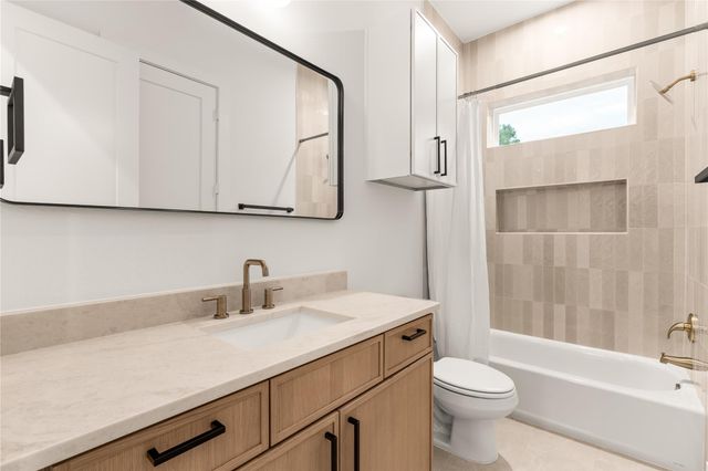 6619 Avenue Q B, Houston, TX 77011