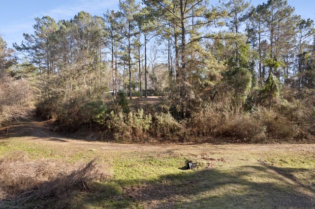 144 Corinth Rd., Petal, MS 39465
