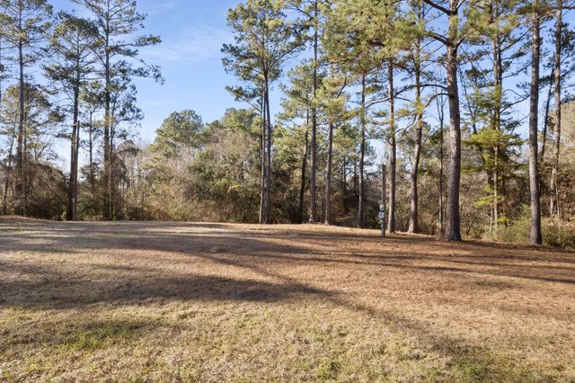 144 Corinth Rd., Petal, MS 39465