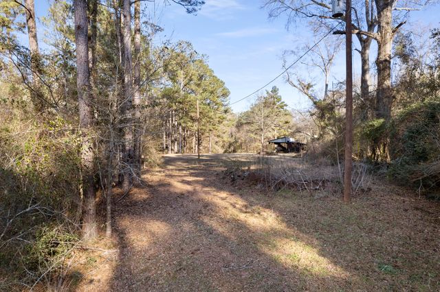 144 Corinth Rd., Petal, MS 39465