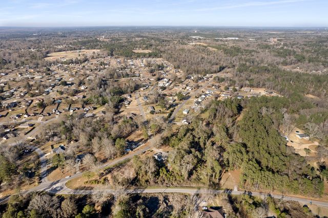 144 Corinth Rd., Petal, MS 39465