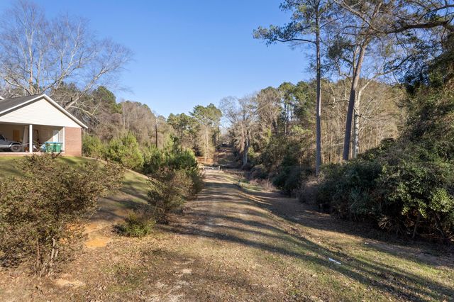 144 Corinth Rd., Petal, MS 39465