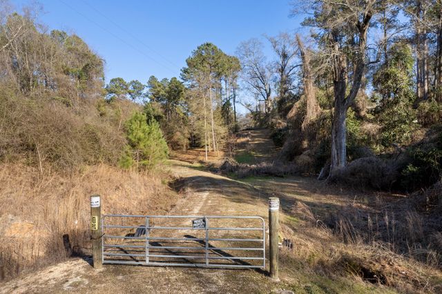 144 Corinth Rd., Petal, MS 39465