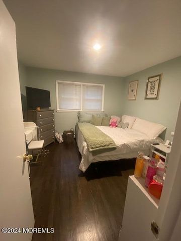 291 Lawrence Avenue, Oakhurst, NJ 07755