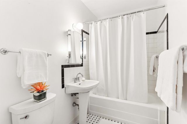 420 Lexington Ave, Iowa City, IA 52246