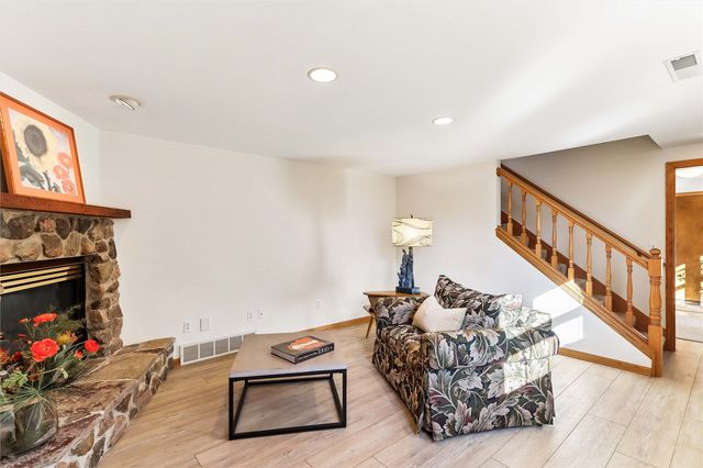 420 Lexington Ave, Iowa City, IA 52246