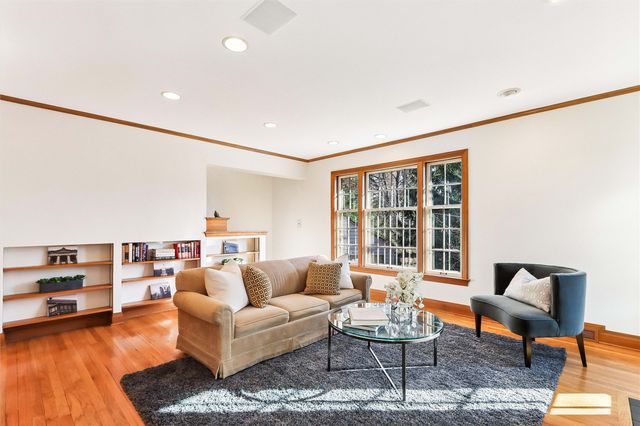 420 Lexington Ave, Iowa City, IA 52246