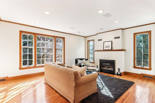 420 Lexington Ave, Iowa City, IA 52246