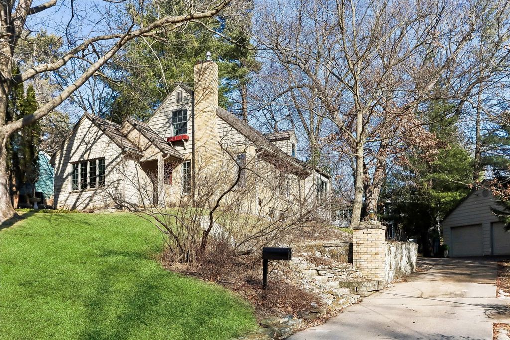 420 Lexington Ave, Iowa City, IA 52246