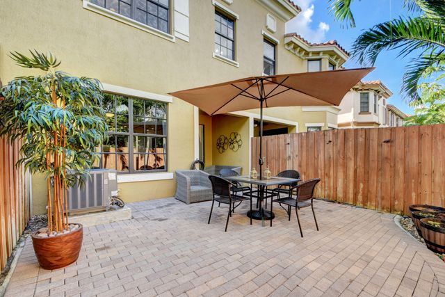 10342 Wellington Parc Drive, Wellington, FL 33449