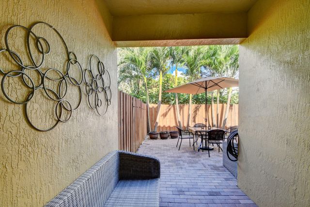10342 Wellington Parc Drive, Wellington, FL 33449