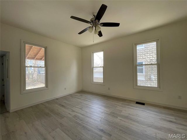 7349 Elm Avenue, St Louis, MO 63143