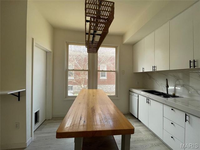 7349 Elm Avenue, St Louis, MO 63143