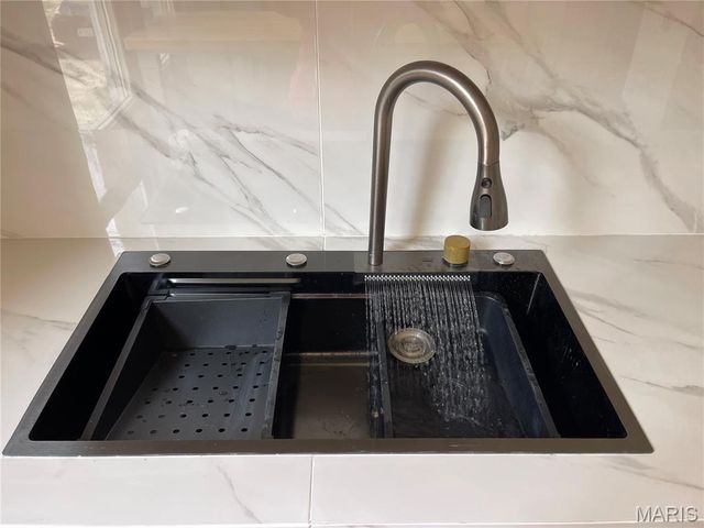 7349 Elm Avenue, St Louis, MO 63143