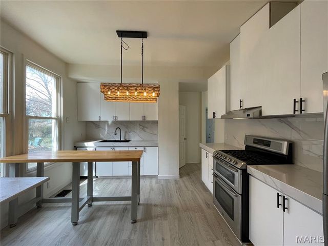 7349 Elm Avenue, St Louis, MO 63143