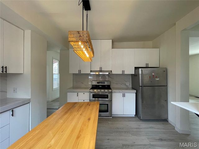 7349 Elm Avenue, St Louis, MO 63143