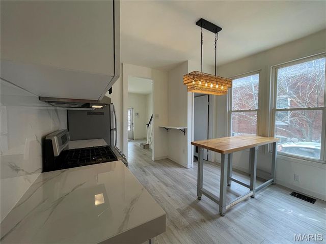 7349 Elm Avenue, St Louis, MO 63143