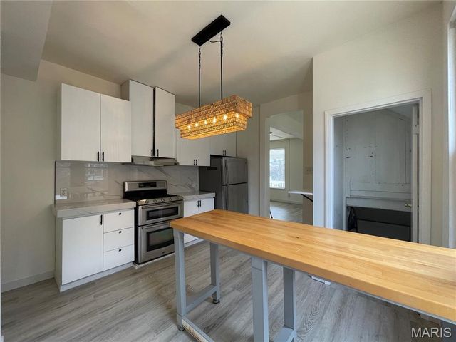 7349 Elm Avenue, St Louis, MO 63143