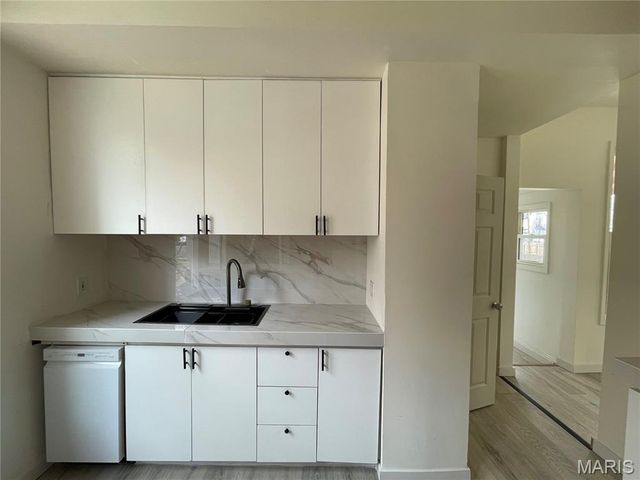 7349 Elm Avenue, St Louis, MO 63143