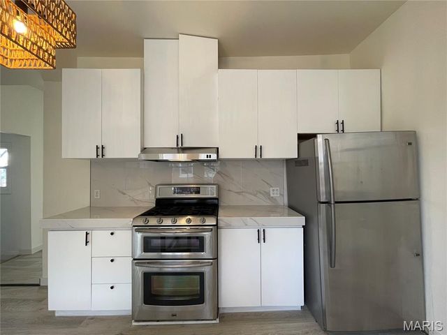 7349 Elm Avenue, St Louis, MO 63143