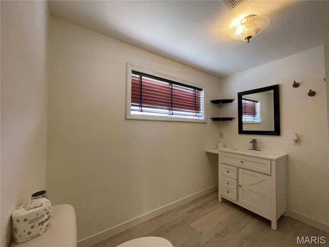 7349 Elm Avenue, St Louis, MO 63143