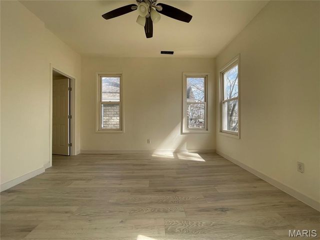 7349 Elm Avenue, St Louis, MO 63143