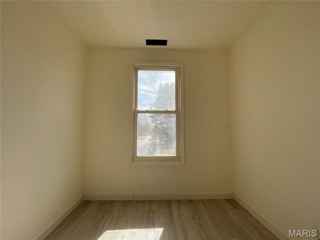 7349 Elm Avenue, St Louis, MO 63143