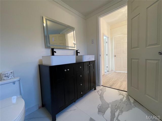 7349 Elm Avenue, St Louis, MO 63143