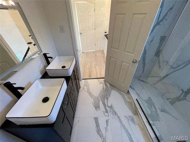 7349 Elm Avenue, St Louis, MO 63143