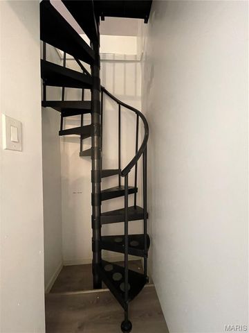 7349 Elm Avenue, St Louis, MO 63143