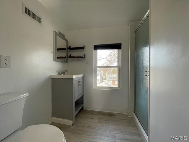 7349 Elm Avenue, St Louis, MO 63143