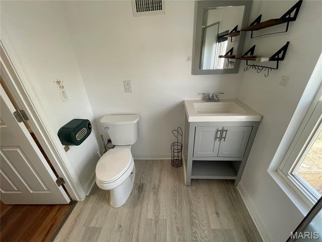 7349 Elm Avenue, St Louis, MO 63143