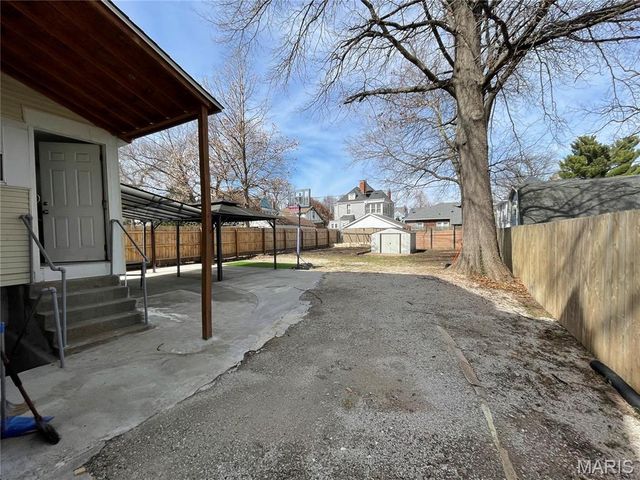 7349 Elm Avenue, St Louis, MO 63143