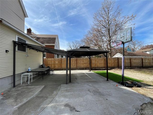 7349 Elm Avenue, St Louis, MO 63143